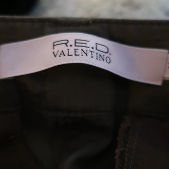 R.E.D. VALENTINO OLIVE GREEN CARGO CAPRI PANTS  4 - Picture 6 of 6